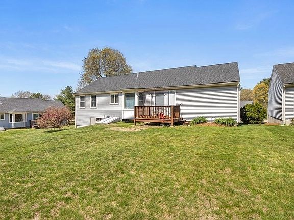 3rd image of 38 Country Side Rd Unit 38