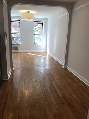 Rented by Metropolis Real Estate of Manhattan | media 24