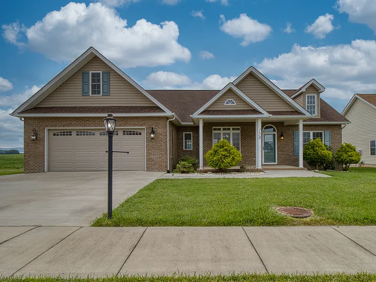 158 Locust Grove Ln — Photo 1
