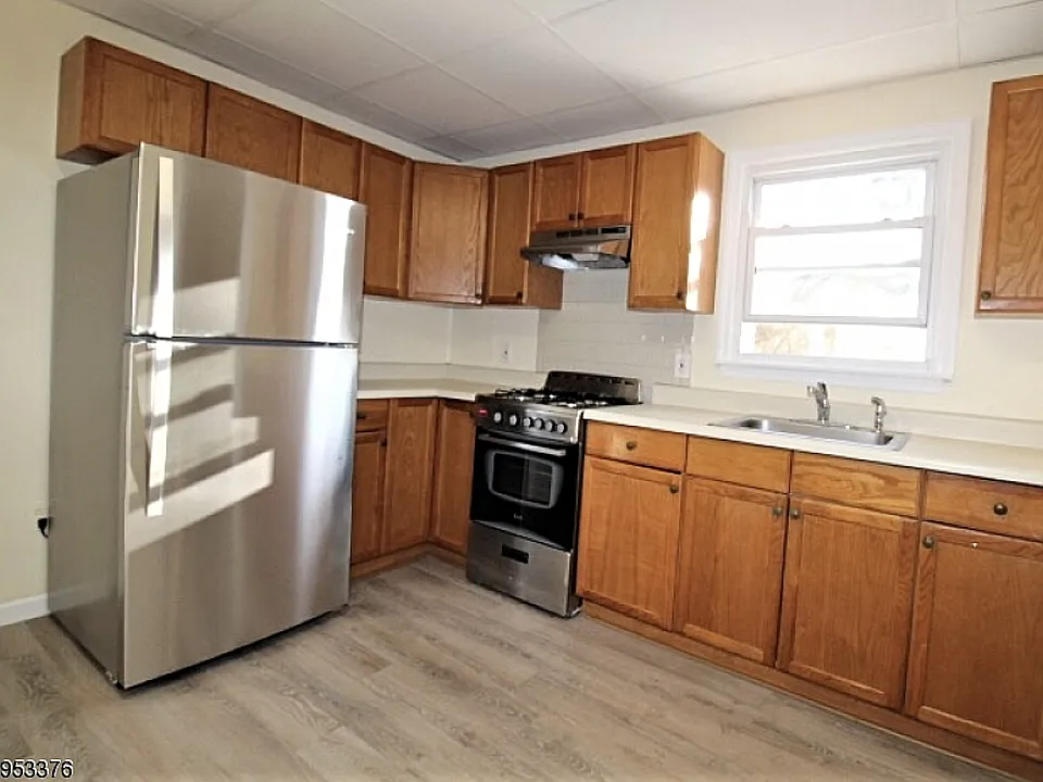 414 Broad St #6