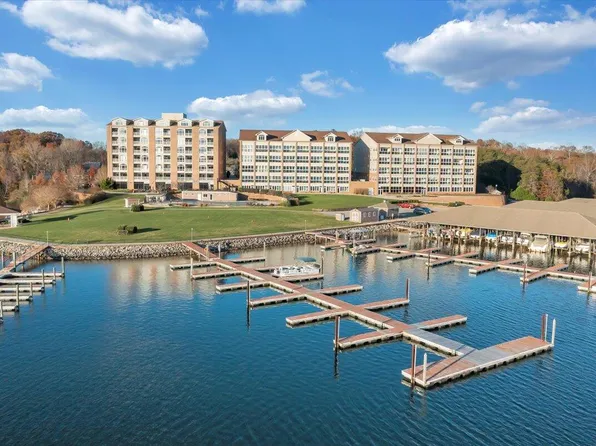 1273 Graves Harbor Trl #3303, Huddleston, VA 24104