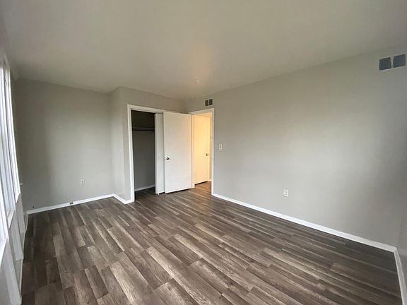 3rd image of 18923 Hilliard Blvd #7