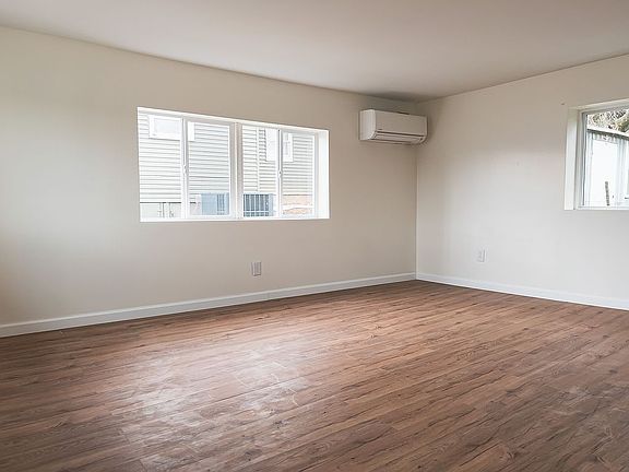 5th image of 3409 Lyle Ave