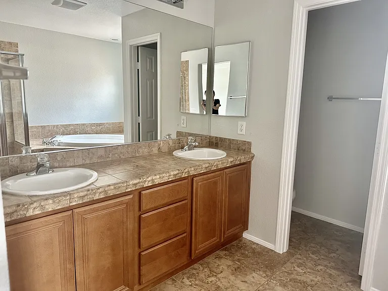 8350 S Pioneer Way — Photo 15