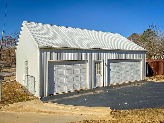 4th image of 1220 Park Ln