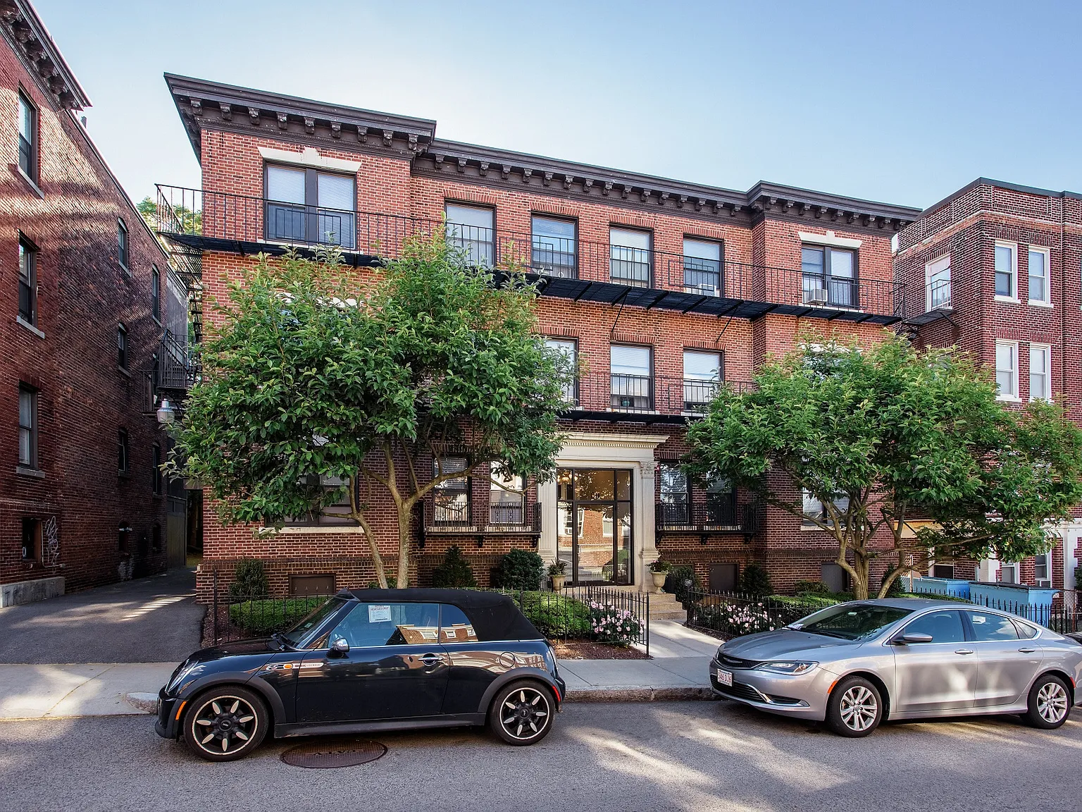 50 Park Vale Ave — Photo 2