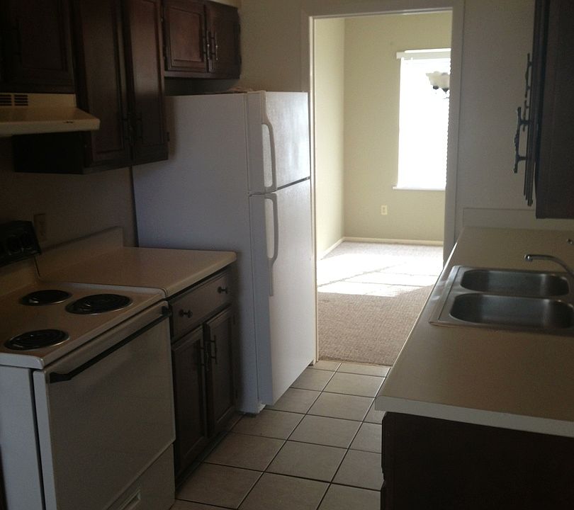 2nd image of 2305B N Grand Blvd