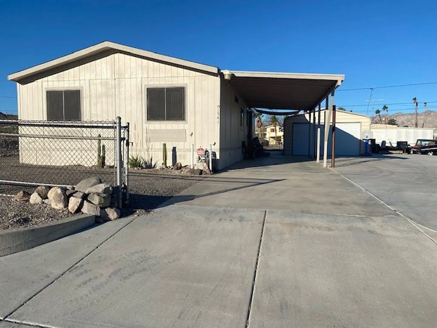 3 BR 2 Bath Fully Remodeled, RV Parking, Gated yard — Photo 2
