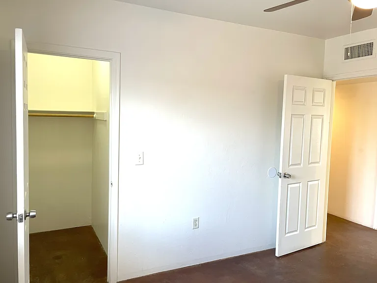 1307 W Saint Clair St #2 — Photo 21