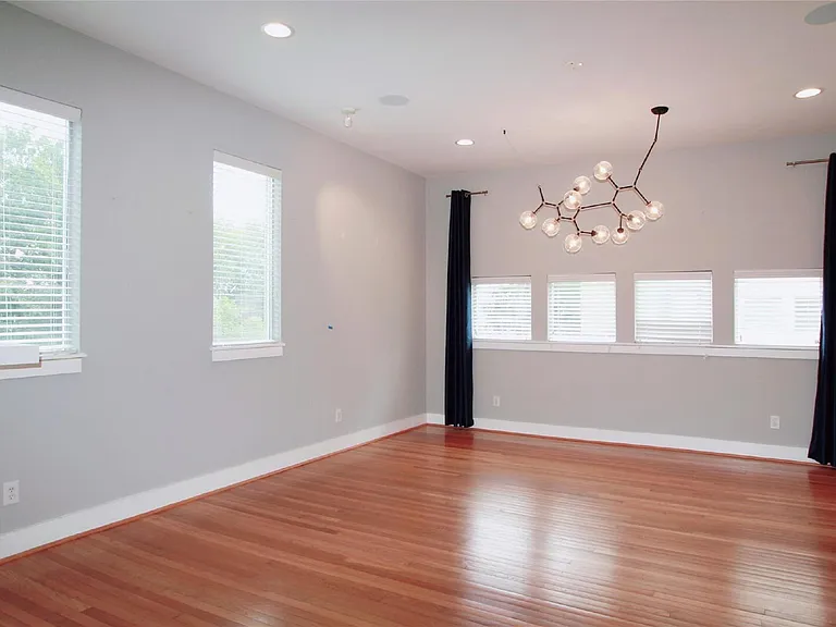 4701 Caroline St — Photo 7