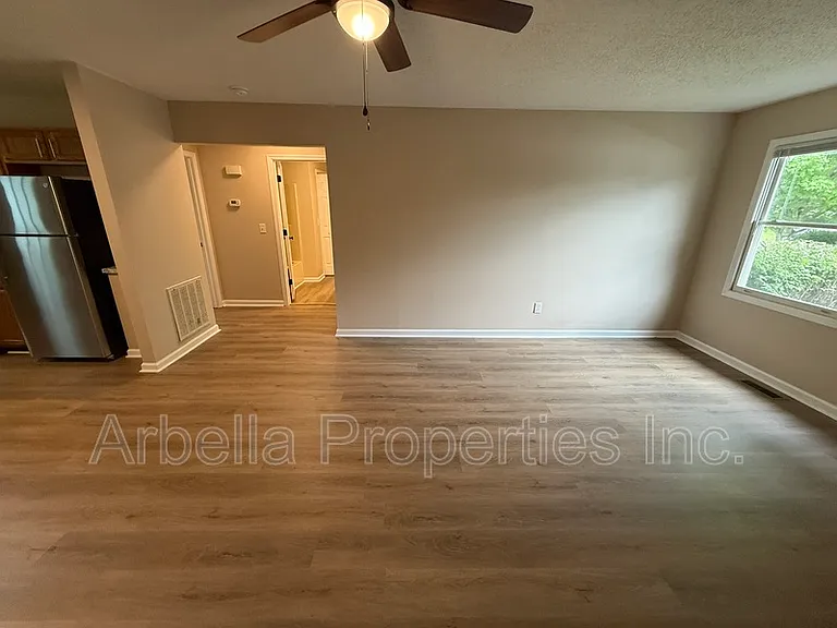 117 Rowe Ln #5 — Photo 5