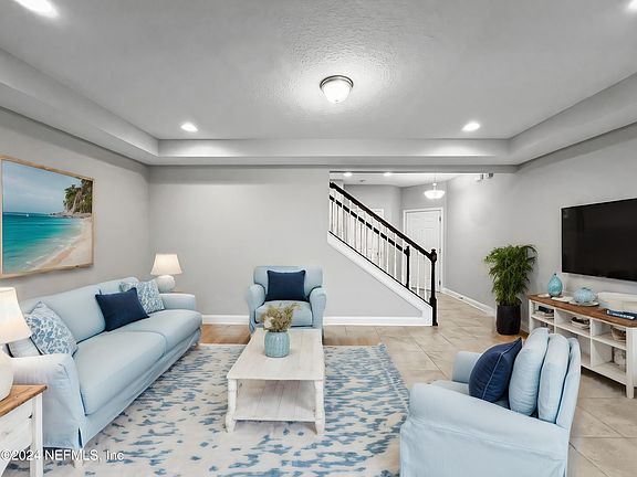 3rd image of 538 RICHMOND Drive