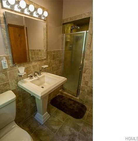 For Sale: 1 Valley View Dr, New Windsor, NY 12553