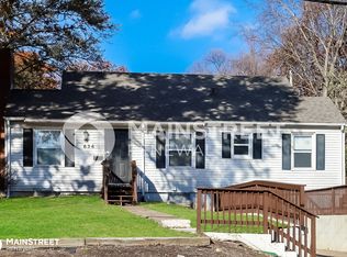 636 Sunset Ave, Liberty, MO 64068