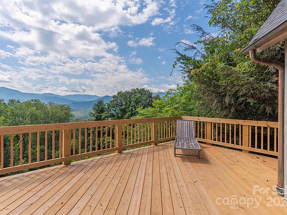 3rd image of 931 Scenic Cir
