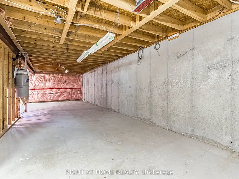 165 Main St E #7 — Photo 27