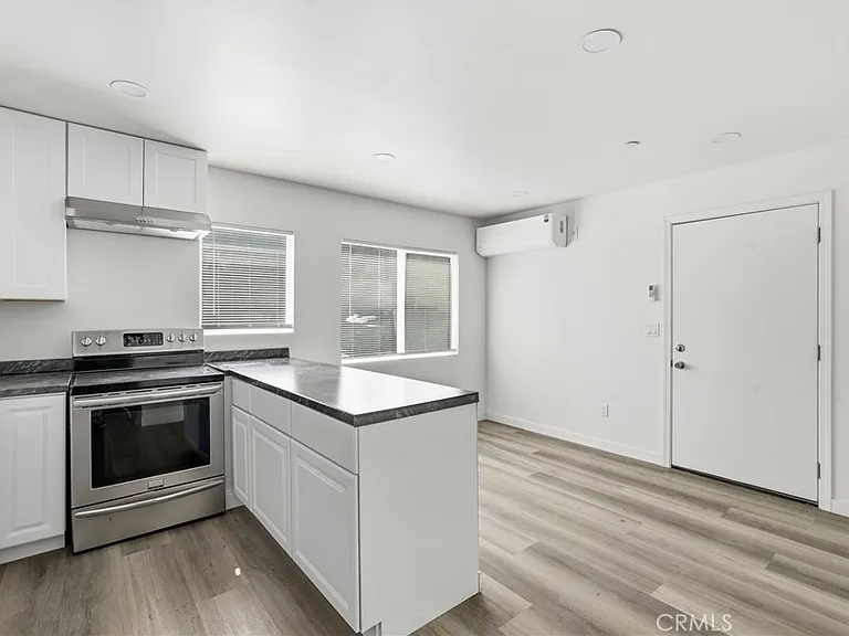 702 Walnut St #6 — Photo 1
