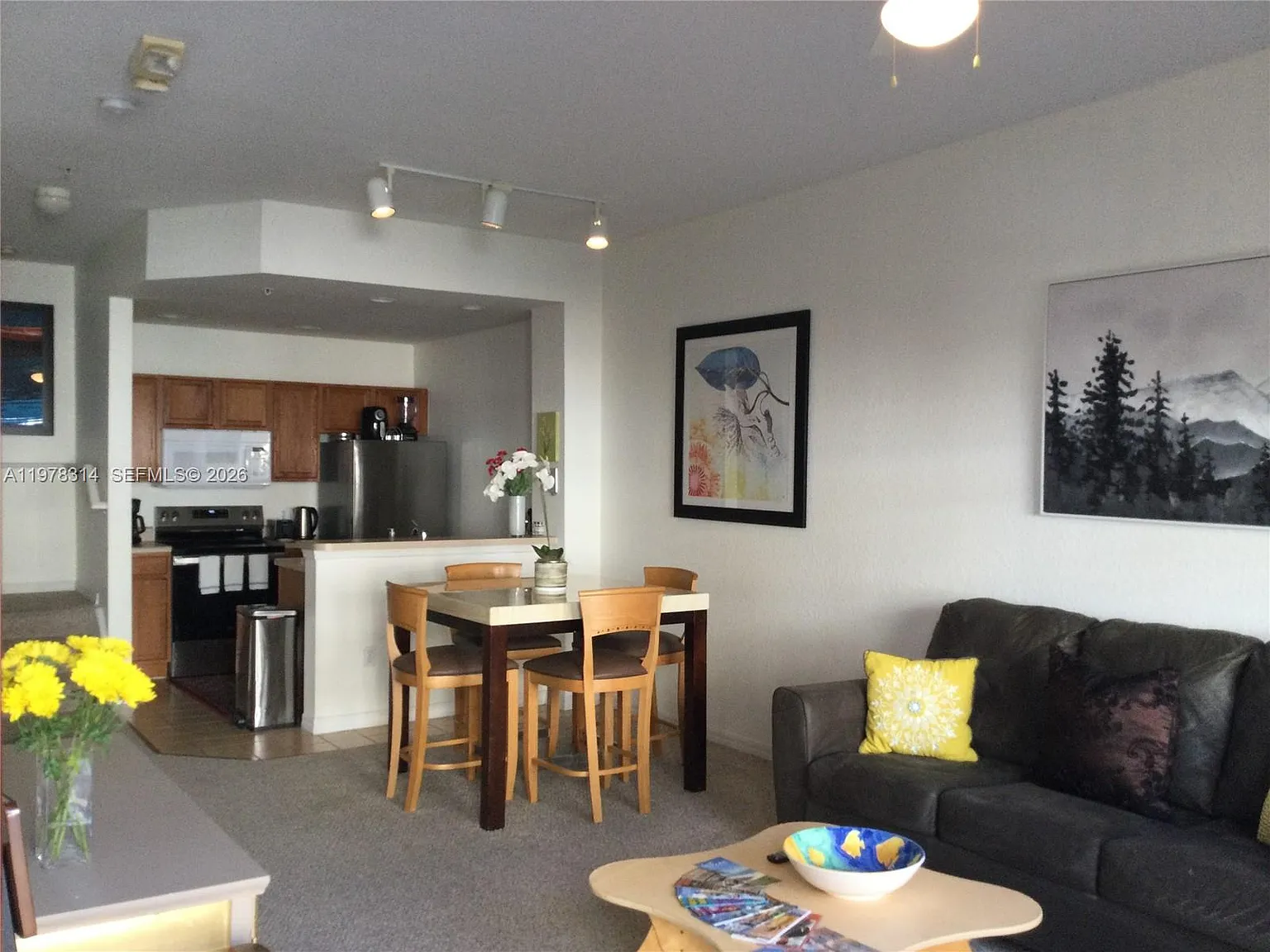 3 bed, 2.5 bath, $2,000 — Photo 3