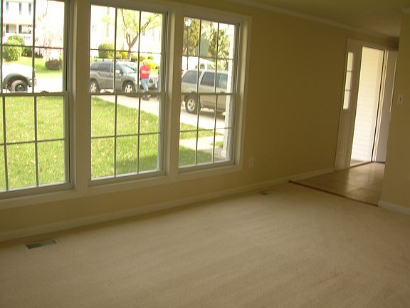 DR looking to front door