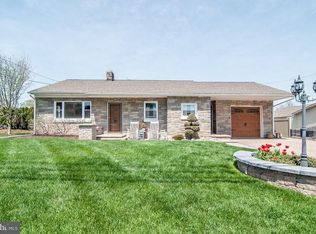 279 Akron Rd, Ephrata, PA 17522