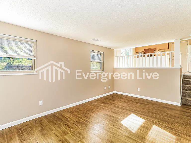 7732 Ravenswood Dr — Photo 8