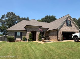 104 Creekside Dr, Senatobia, MS 38668