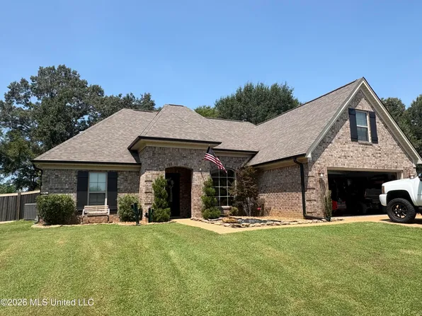 104 Creekside Dr, Senatobia, MS 38668
