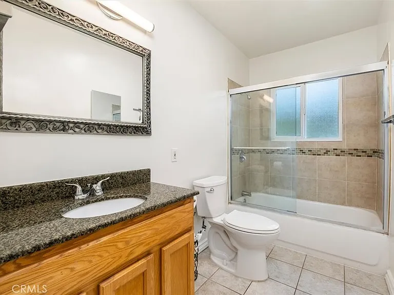 5851 Woodman Ave — Photo 16