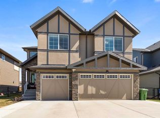 125 W Kinniburgh Loop, Chestermere, AB T1X 0T9