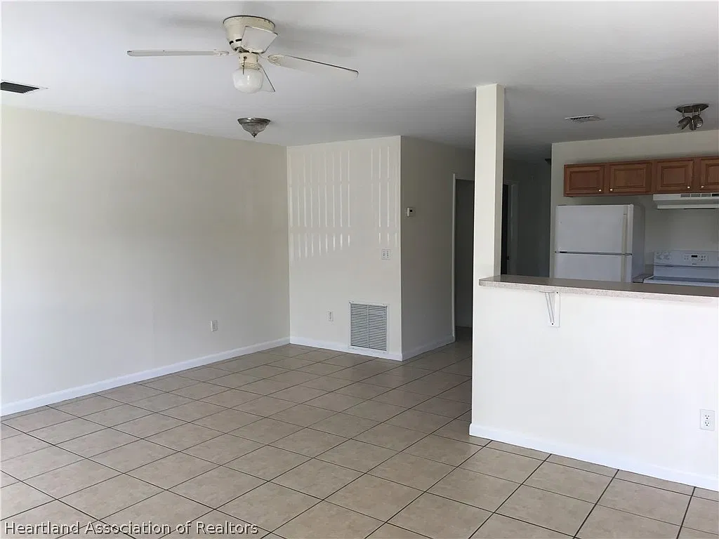 2 bed, 2.0 bath, 1025 sqft, $1,200 — Photo 2
