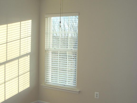 5th image of 46 Noel Dr