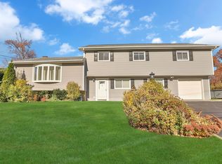 104 Surrey Dr, New Rochelle, NY 10804