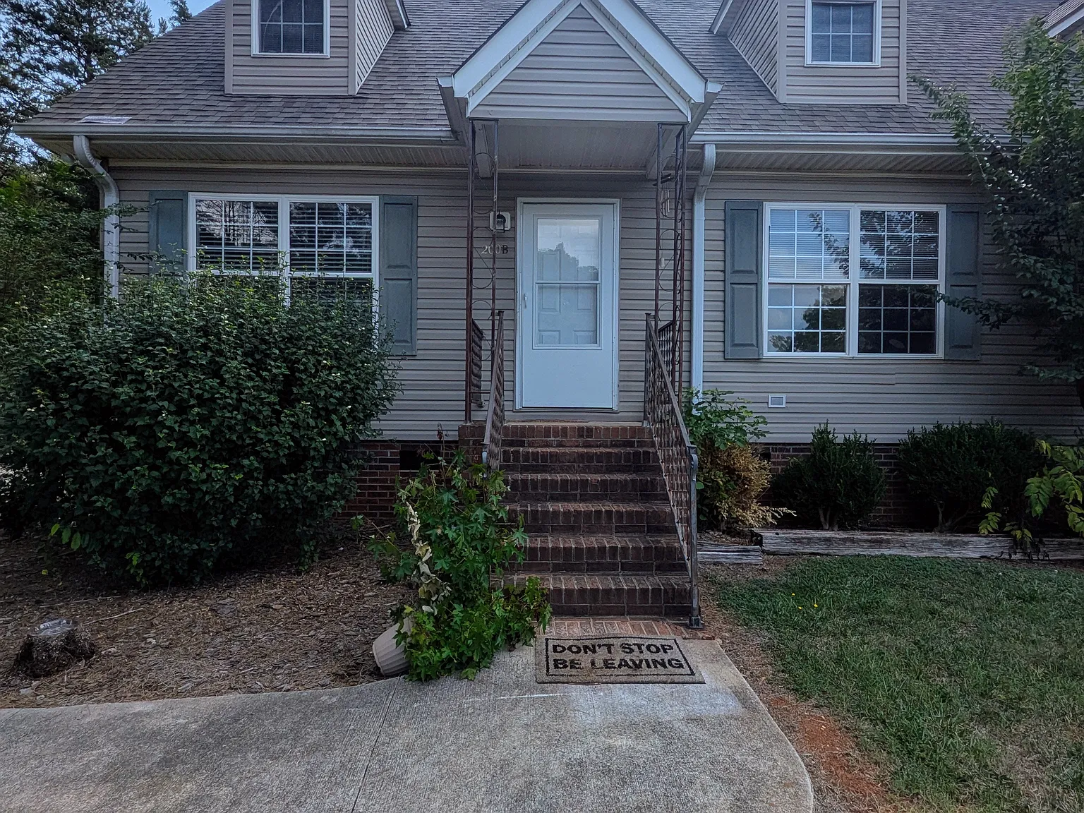 3 bed, 1200 sqft, $1,100 — Photo 1