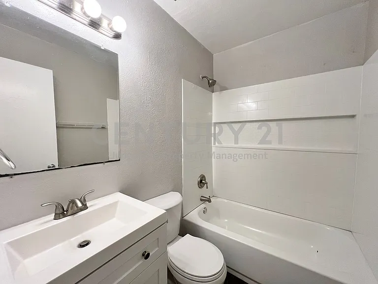 1108 N Elm St #10 — Photo 26