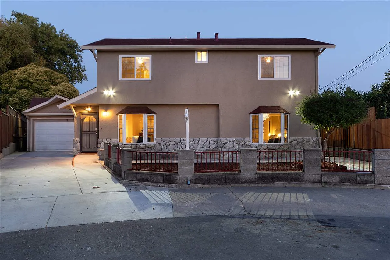 1206 Victor Ave photo 1