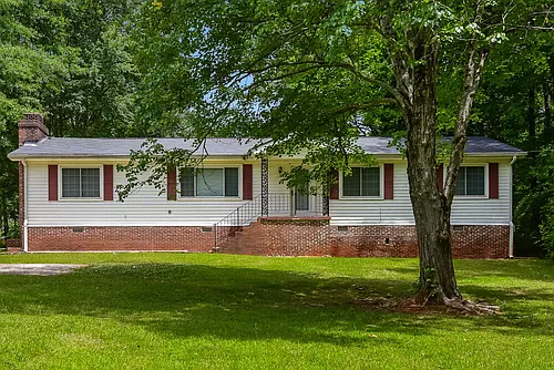 160 Swan Lake Dr Photo 1