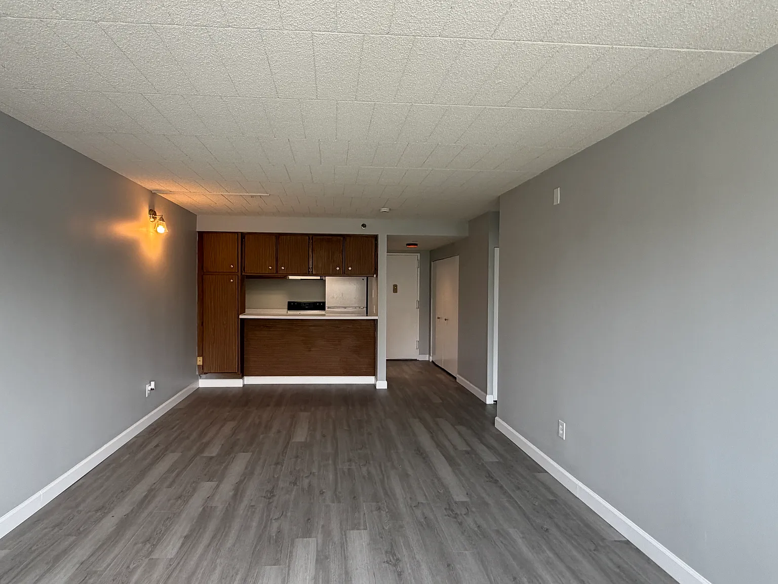 83 Scovill St — Photo 2