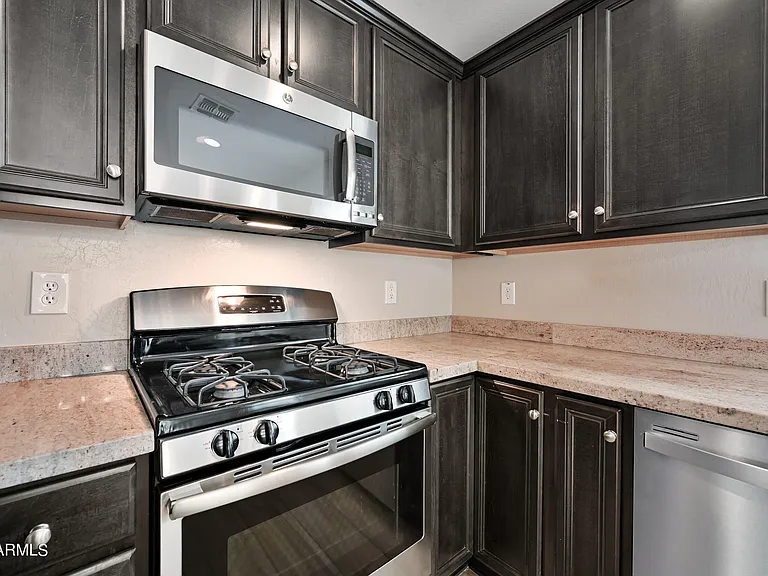 2209 E Hazeltine Way — Photo 5