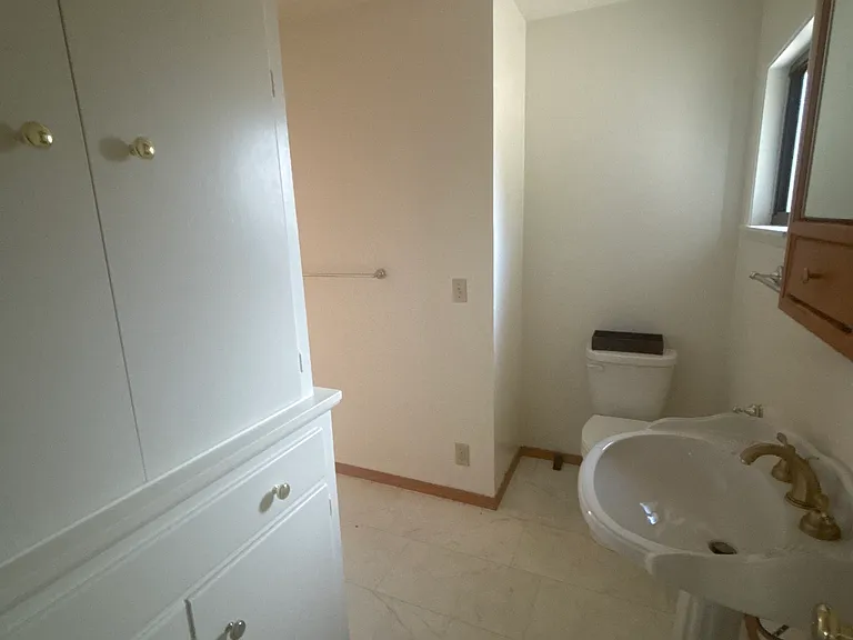 1900 Meadowbrook Dr — Photo 10