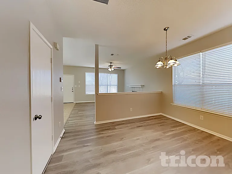 813 Indigo Ter — Photo 2