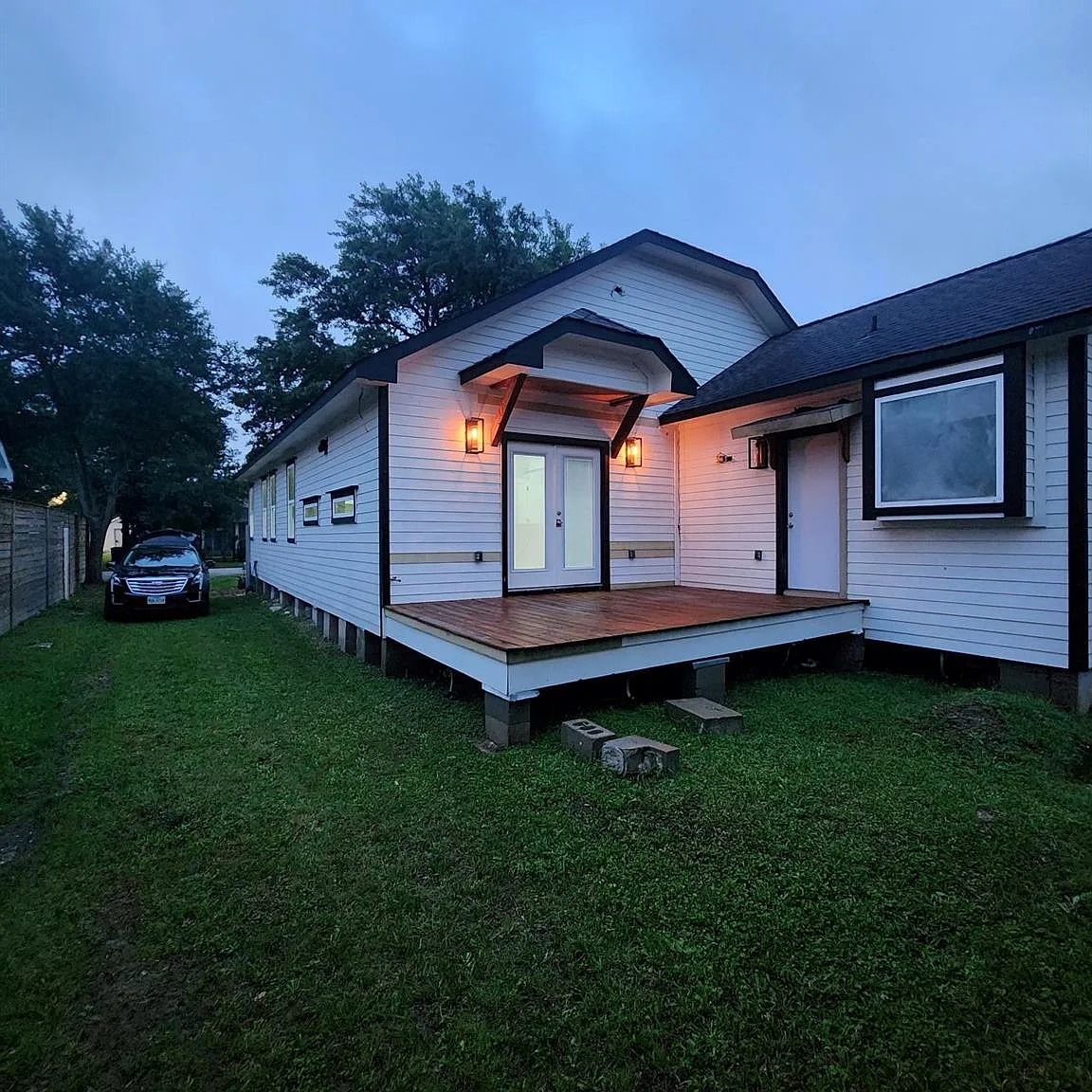 3 bed, 2.0 bath, 1650 sqft, $3,200 — Photo 2
