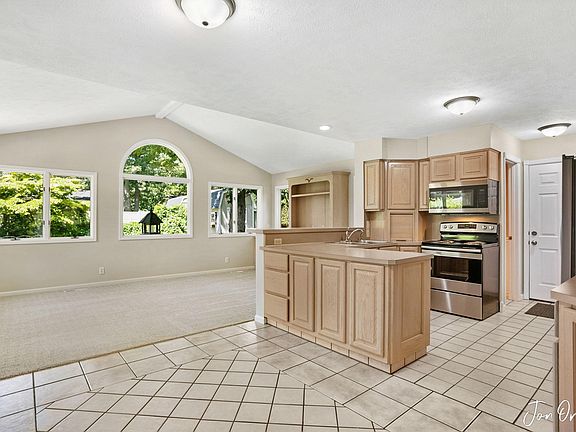 3rd image of 272 Bay Haven Ave