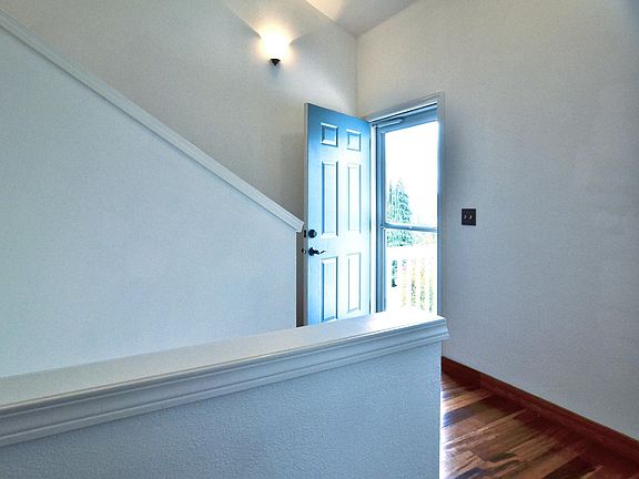 Entry with storm screen door