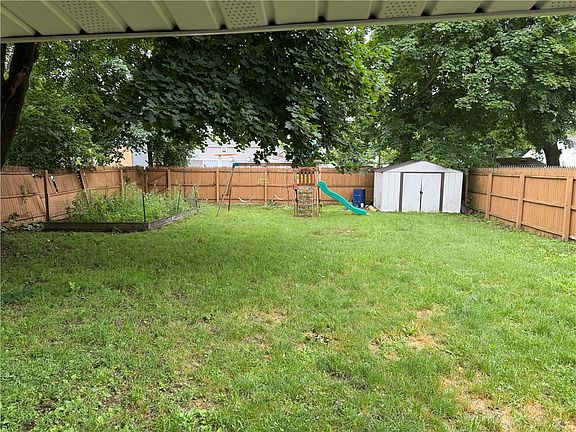 4th image of 205 Chapman Pl
