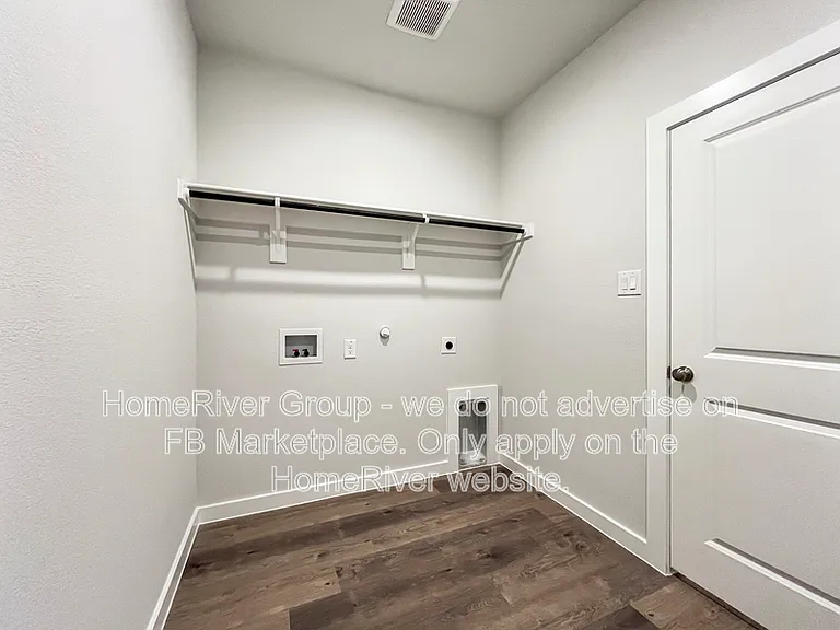 454 Suffolk Dr — Photo 7