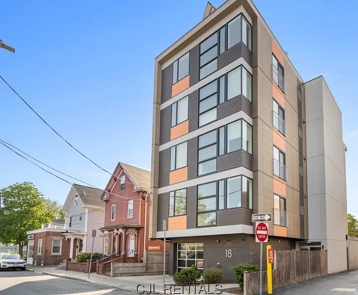 18 White St #3 — Photo 1