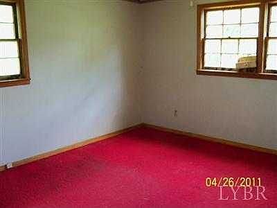 4th image of 221 Browns Dr