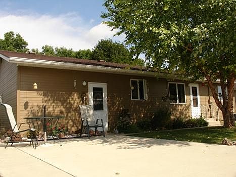 2nd image of 407 Decorah Ave