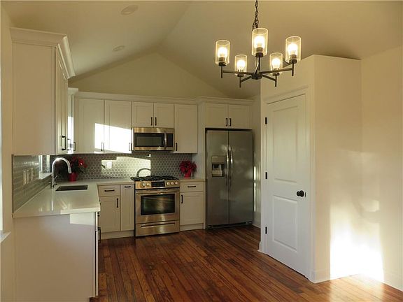 4th image of 1104 Moisant St