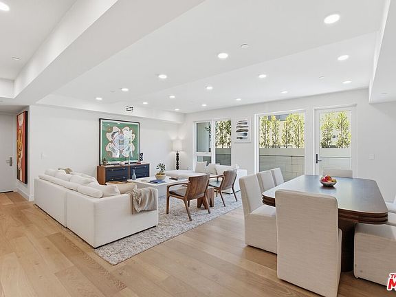 4th image of 505 S Barrington Ave #104